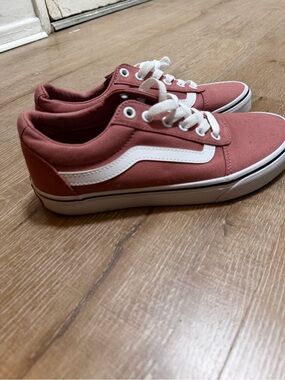 Vans Low-Top Sneakers in Dusty Rose with White Accents